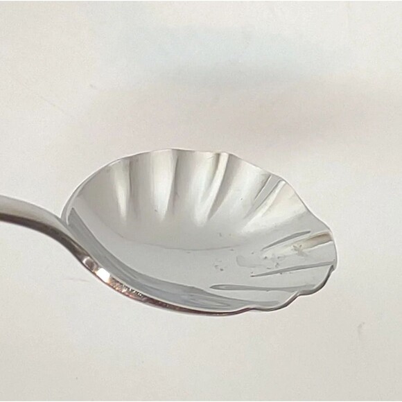 Wallace Hartford Pattern scalloped Spoon Sugar Shell Spoon 18/10 - Picture 3 of 11
